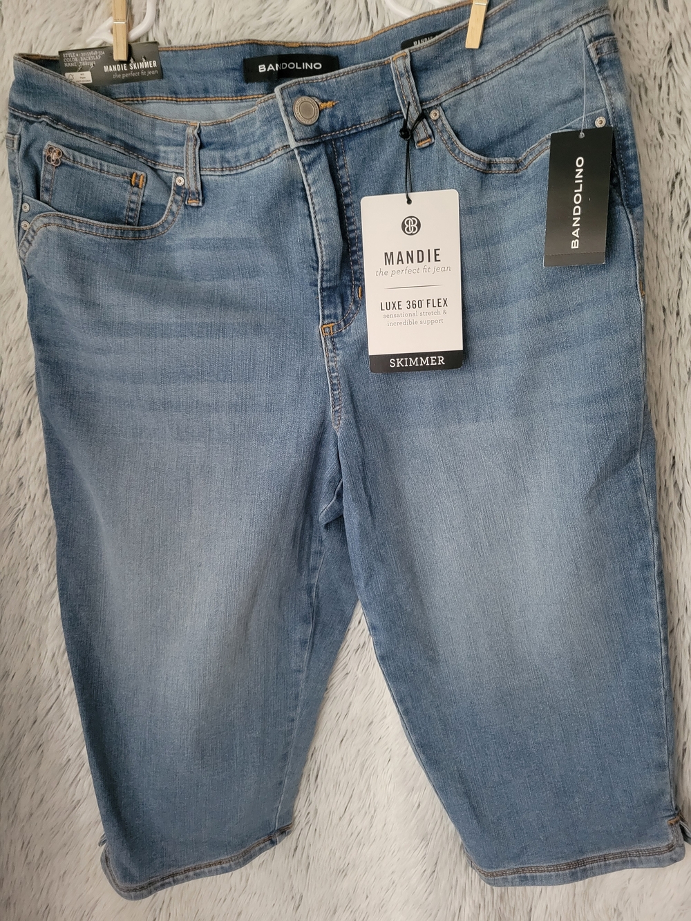 Bandolino Light Blue Cropped Skimmer Jeans - Mandie Luxe 360